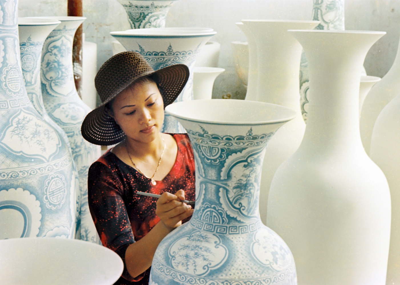 Khám Phá Gốm Sứ Bát Tràng Trên Thị Trường Quốc Tế