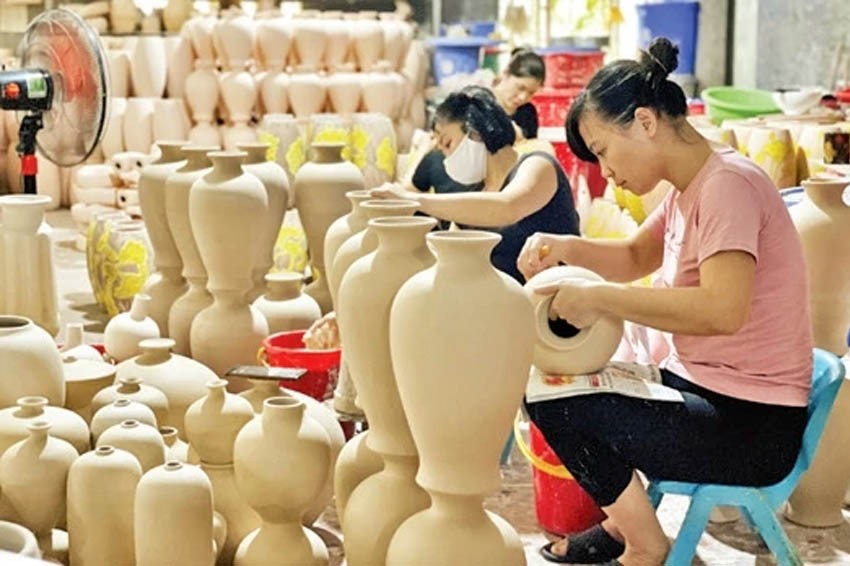 Khơi Dậy Cảm Hứng Nghệ Thuật Trang Trí Gốm Sứ Bát Tràng