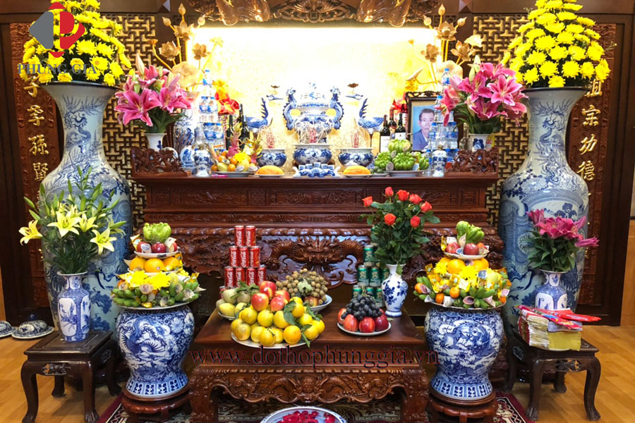 Nên dùng đồ thờ bằng đồng hay bằng sứ - Lựa chọn hoàn hảo cho không gian tâm linh