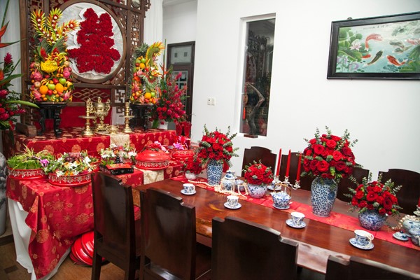 Trang trí bàn thờ gia tiên đám cưới – Nghệ thuật truyền thống làm nên không gian thiêng liêng