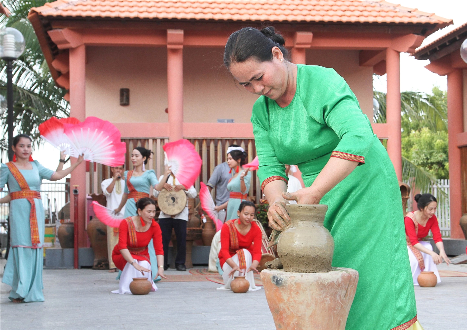 Làng nghề gốm Bàu Trúc - Di sản nghệ thuật đậm đà bản sắc Việt