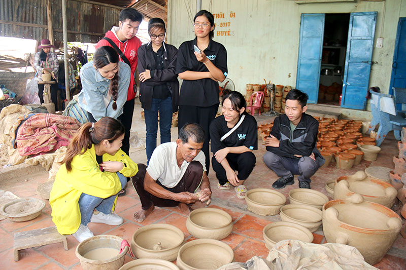 Ý nghĩa của nghề làm gốm - Hành trình khám phá vẻ đẹp văn hóa và giá trị tinh thần