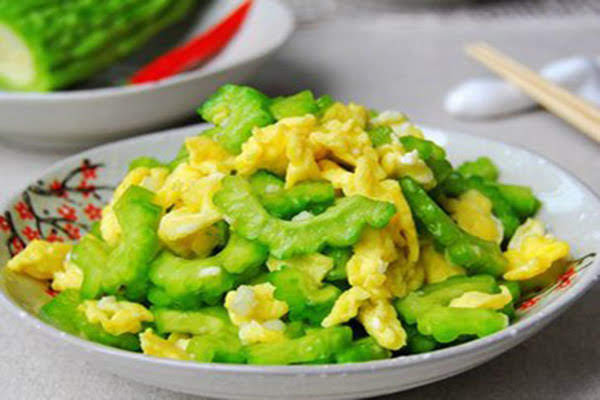 Cách xào mướp đắng với trứng – Món ăn thanh mát và bổ dưỡng dễ làm tại nhà